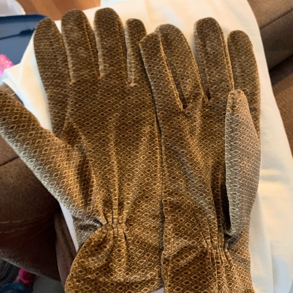 Like-new Velvety Soft 💕Warm🧤black Diamond gloves - Picture 3 of 5